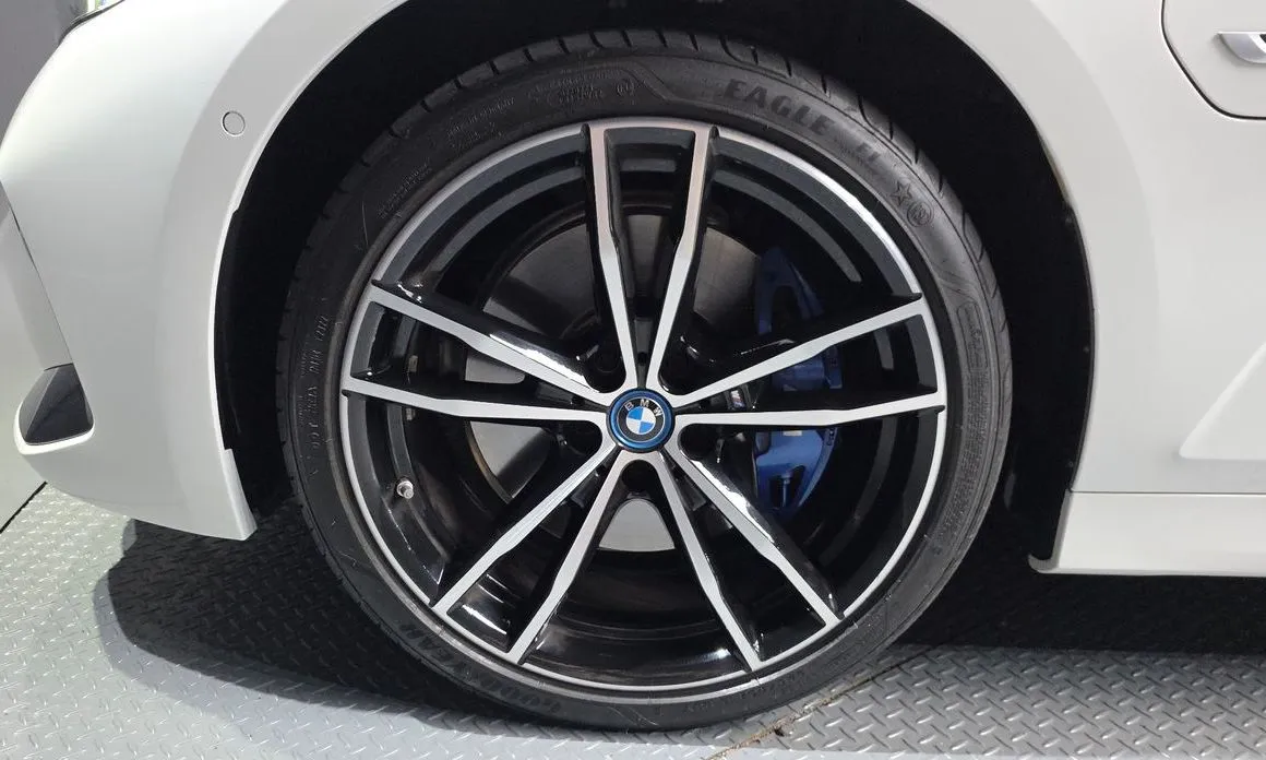 BMW 3-Series 2023 из KR, фото 8