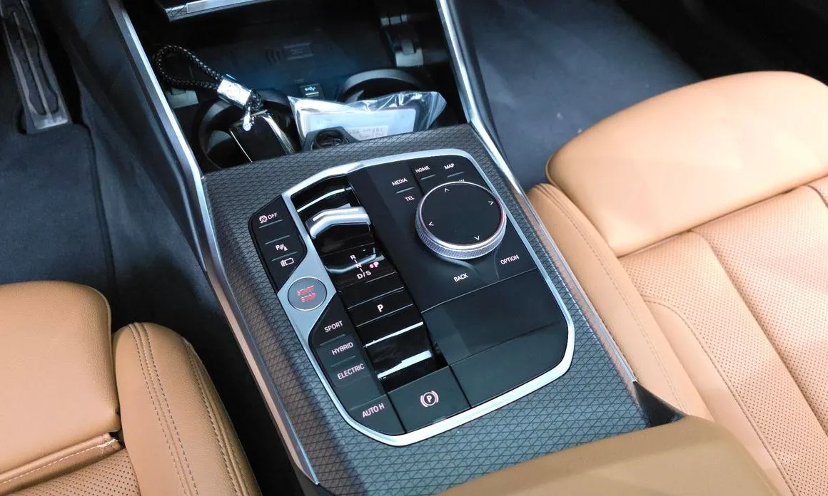BMW 3-Series 2023 из KR, фото 6