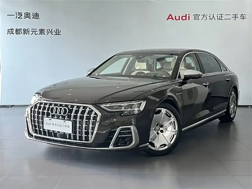 Audi A8 — фото 1