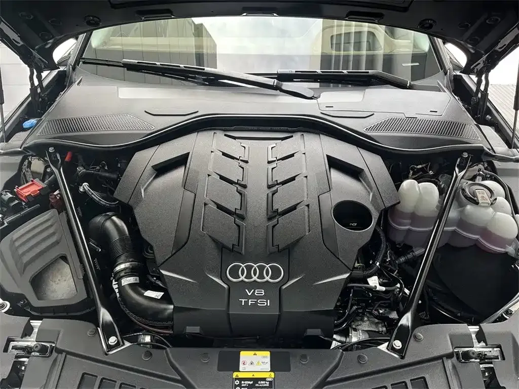 Audi A8 — фото 6