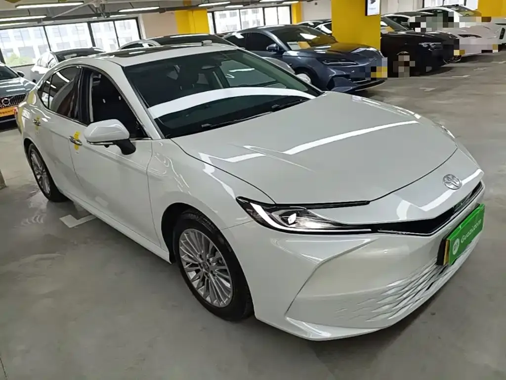 Toyota Camry — фото 10