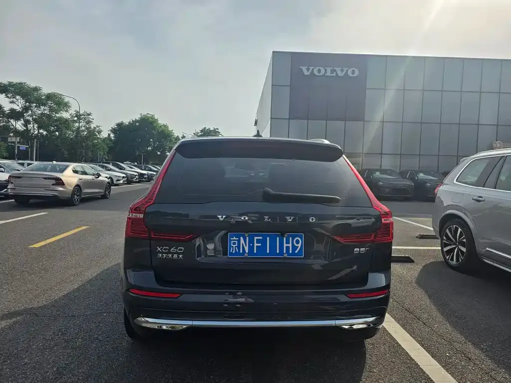 Volvo XC60 — фото 9