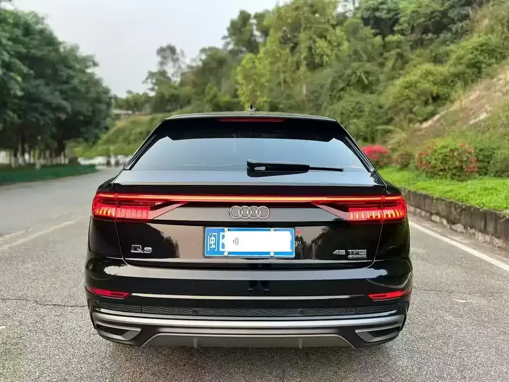Audi Q8 2022 из CN, фото 10