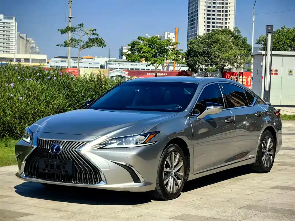 Lexus ES — фото 1