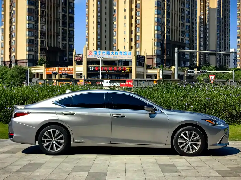 Lexus ES — фото 10