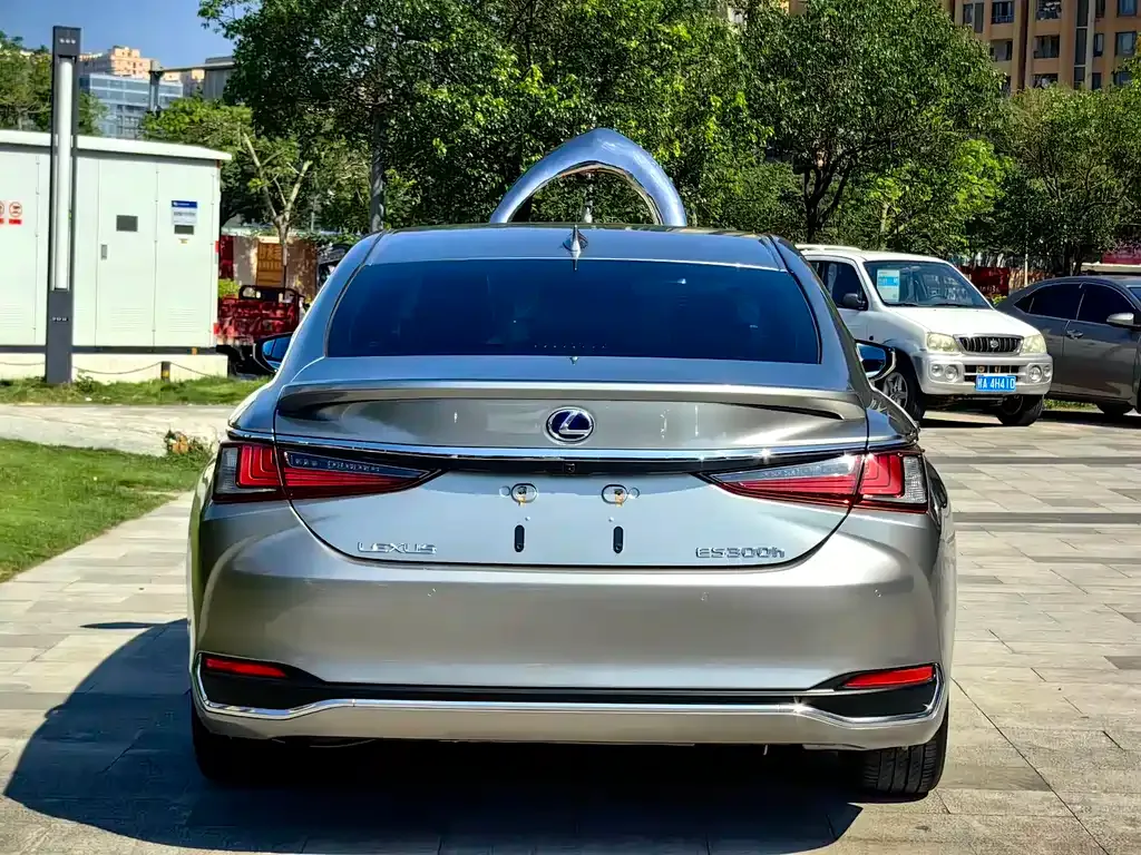 Lexus ES — фото 9