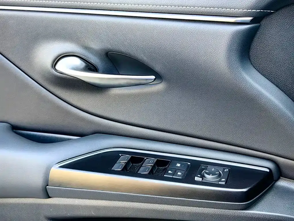 Lexus ES — фото 8