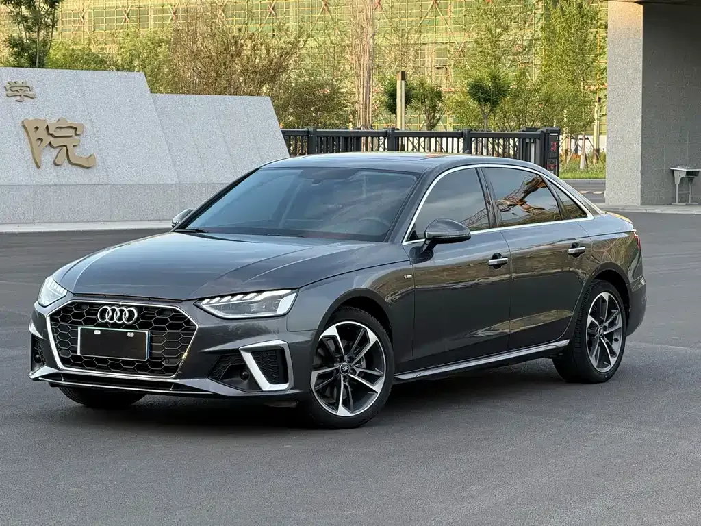 Audi A4L — фото 1
