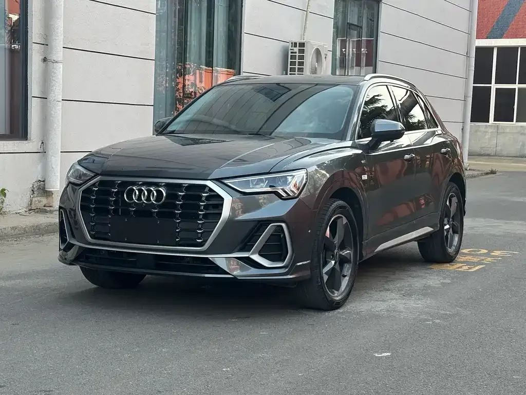 Audi Q3 — фото 1
