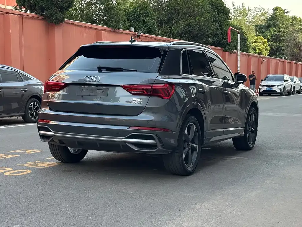 Audi Q3 — фото 10