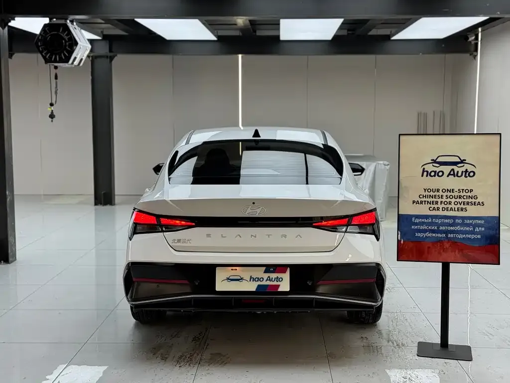 Hyundai Elantra — фото 3