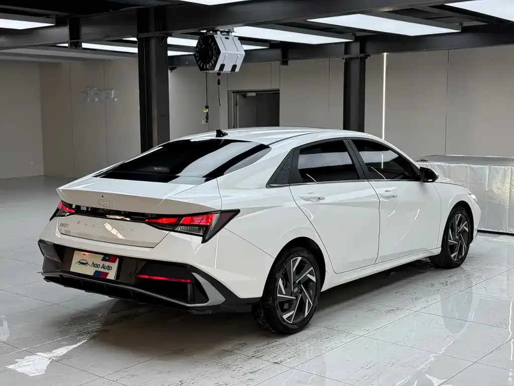Hyundai Elantra — фото 4