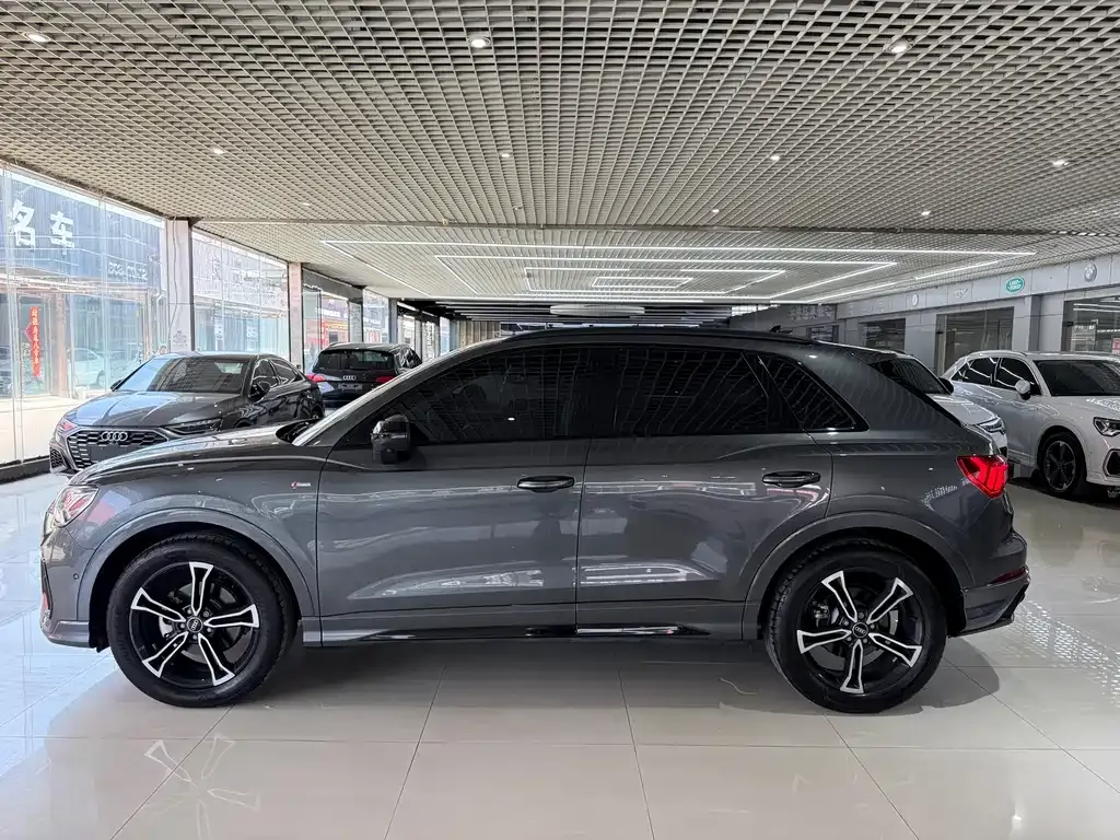 Audi Q3 — фото 10