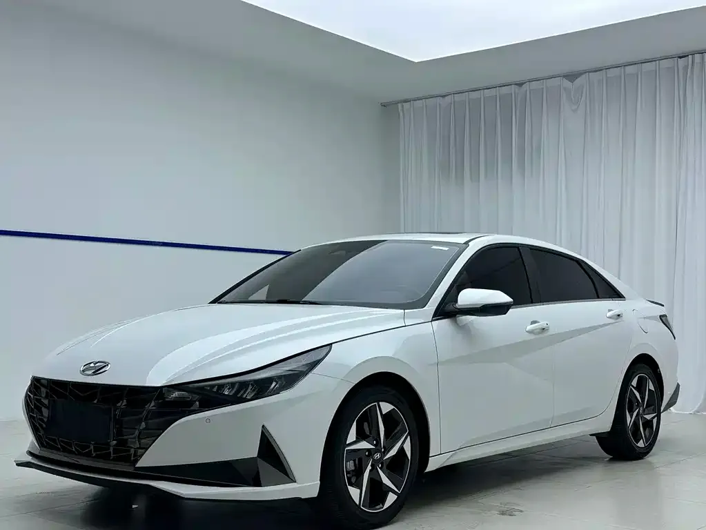 Hyundai Elantra — фото 1