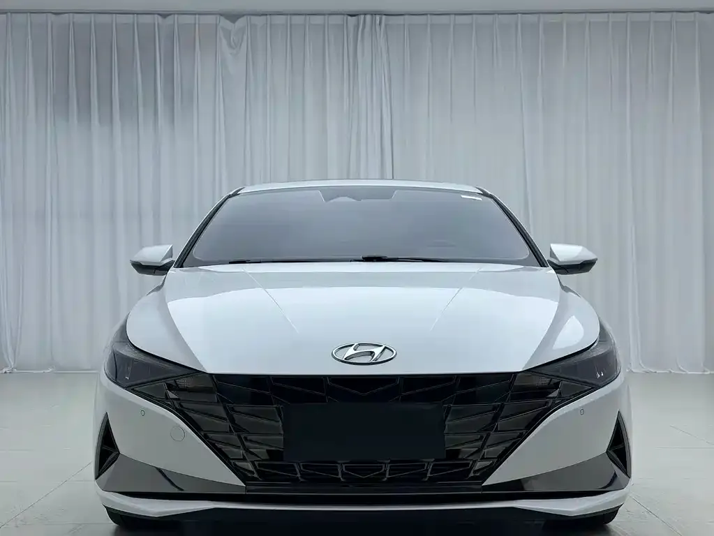 Hyundai Elantra — фото 4