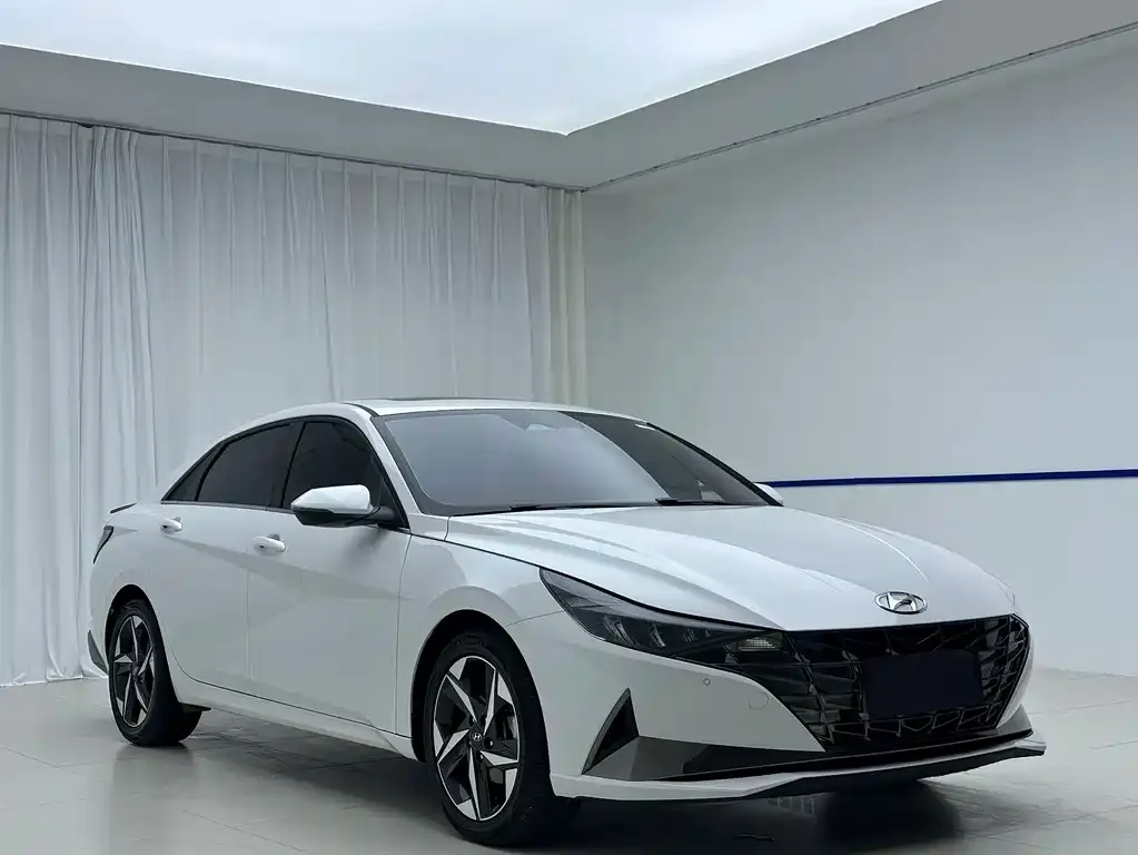 Hyundai Elantra — фото 5