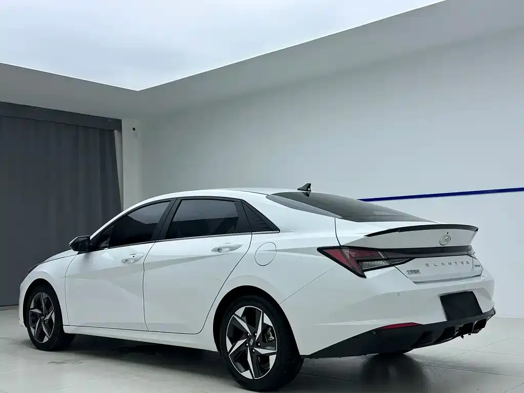 Hyundai Elantra — фото 6