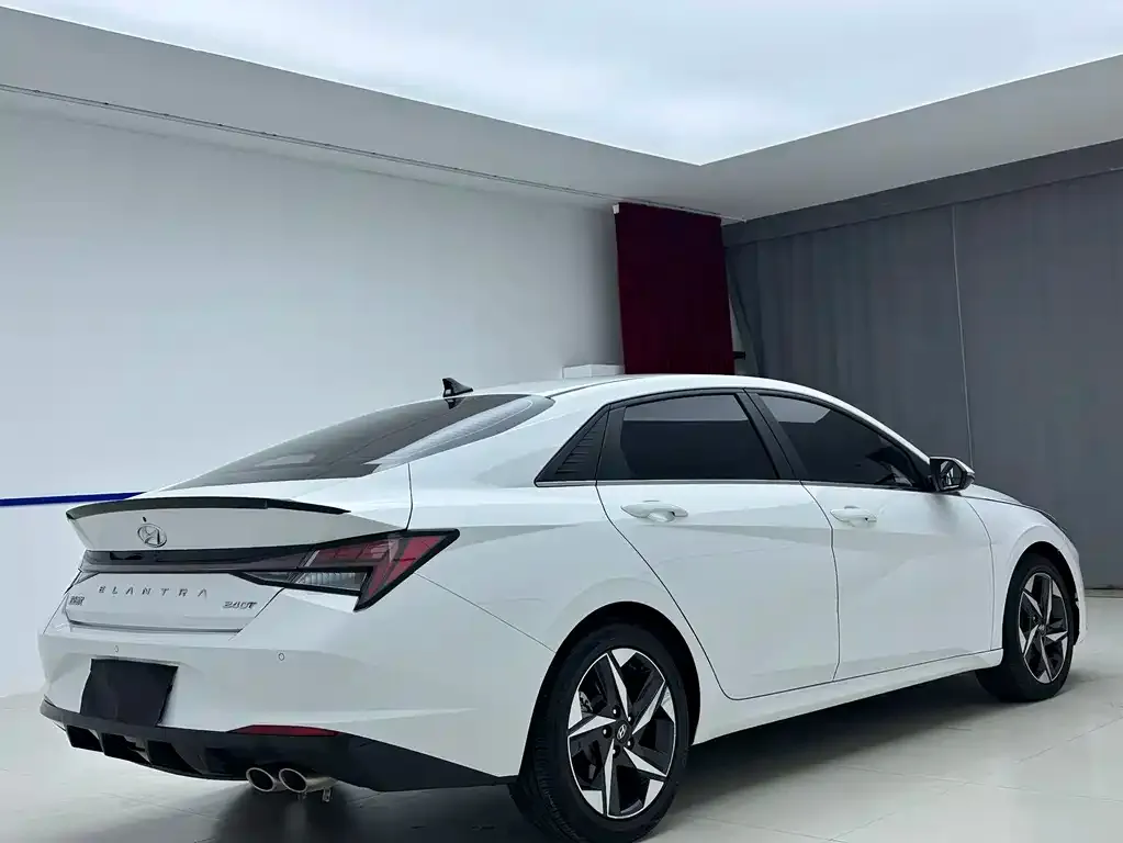 Hyundai Elantra — фото 3