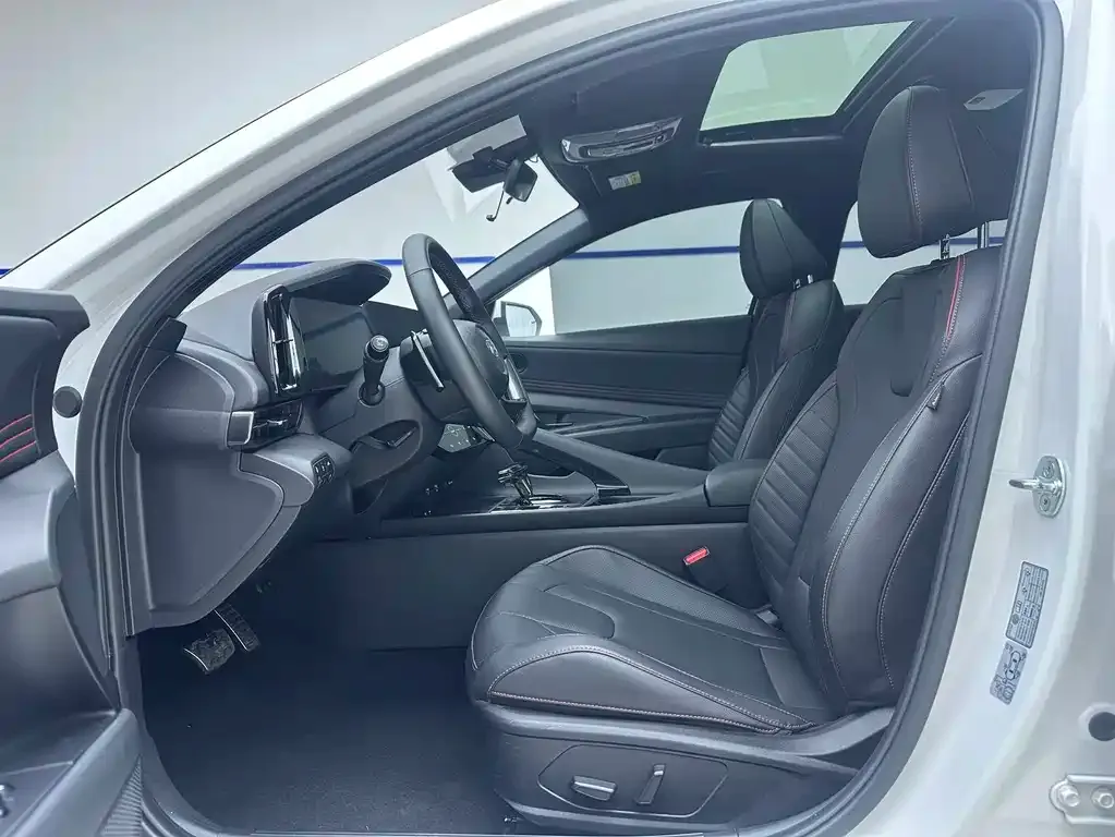 Hyundai Elantra — фото 8