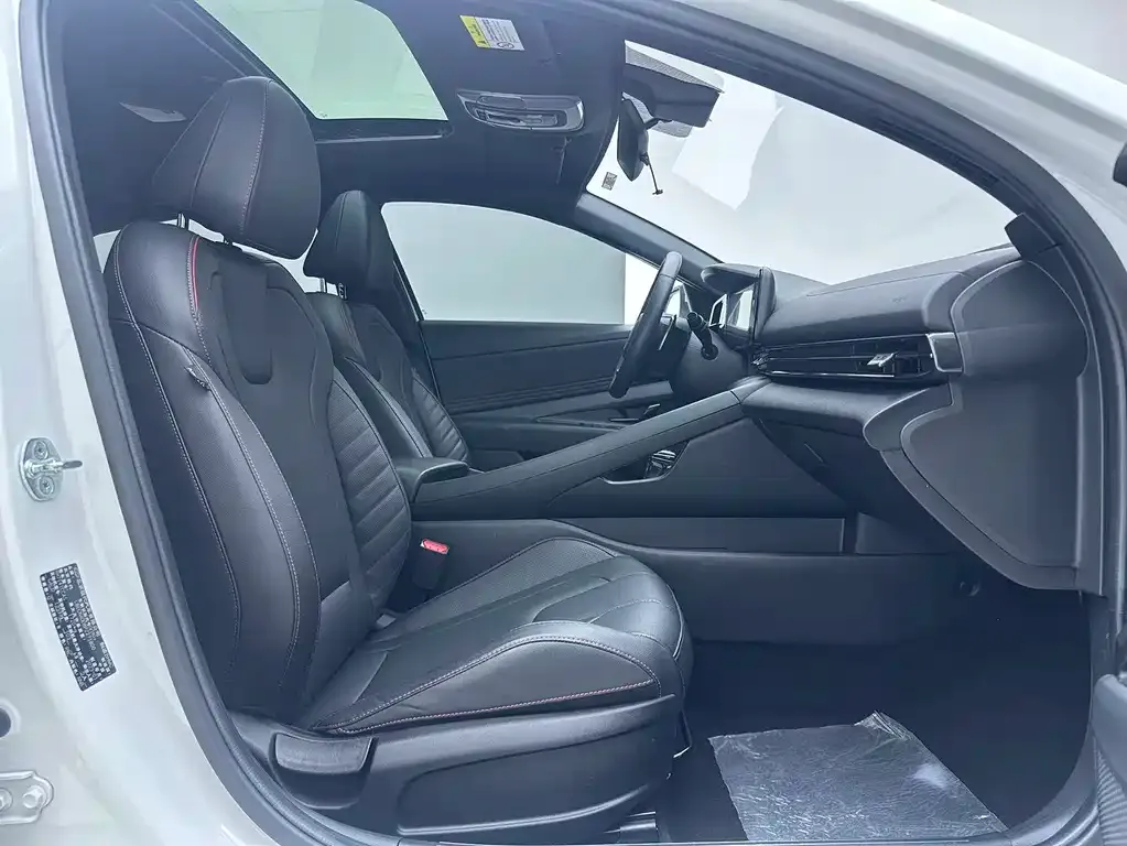 Hyundai Elantra — фото 9