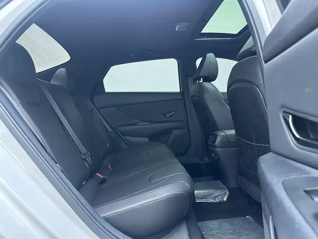 Hyundai Elantra — фото 10