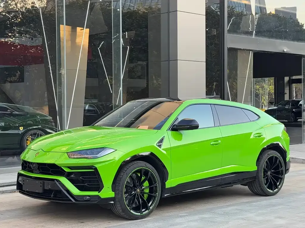 Lamborghini Urus — фото 1