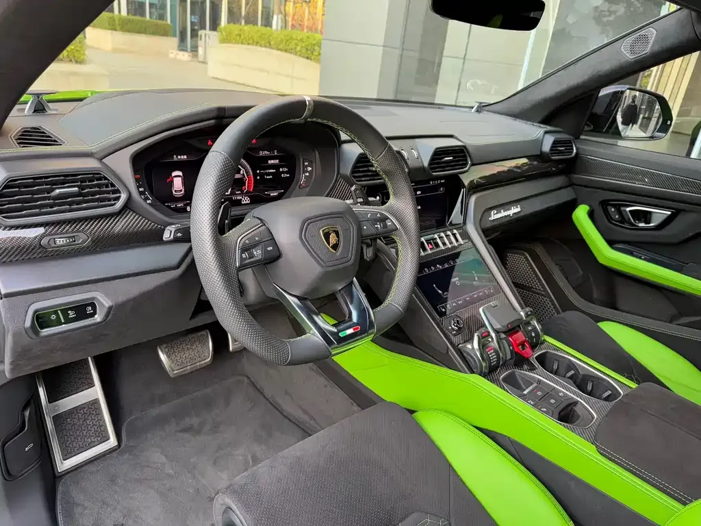 Lamborghini Urus — фото 7