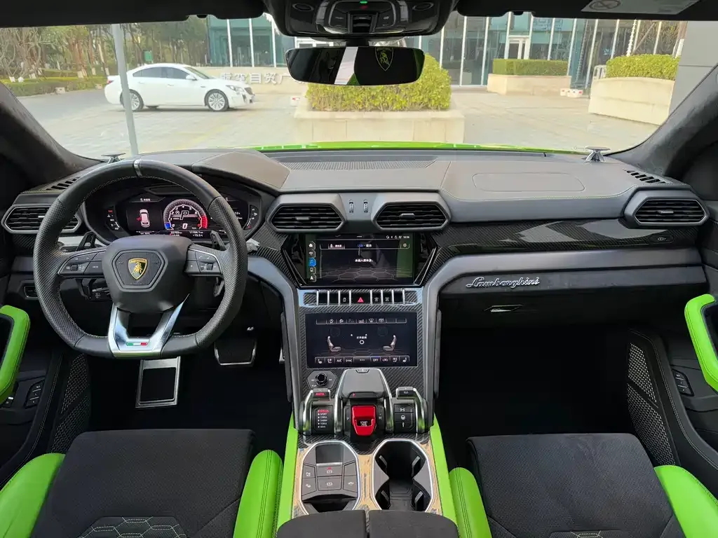 Lamborghini Urus — фото 9