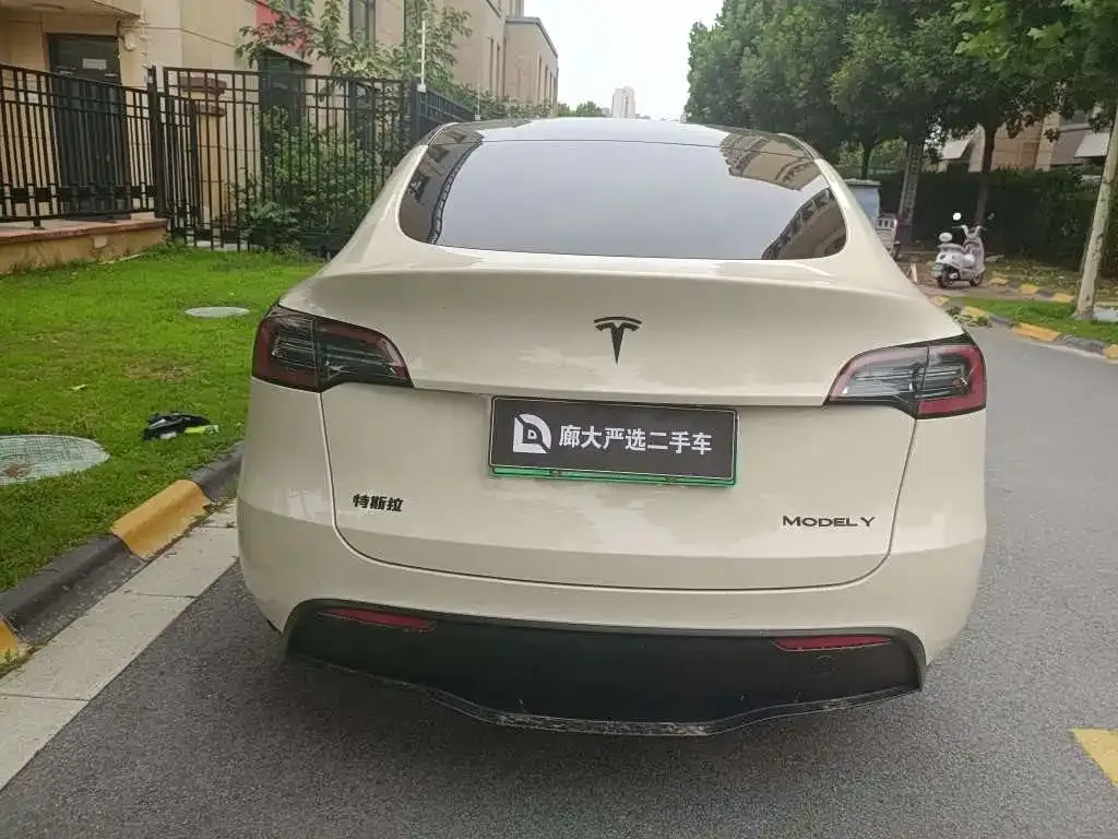Tesla Model Y — фото 5