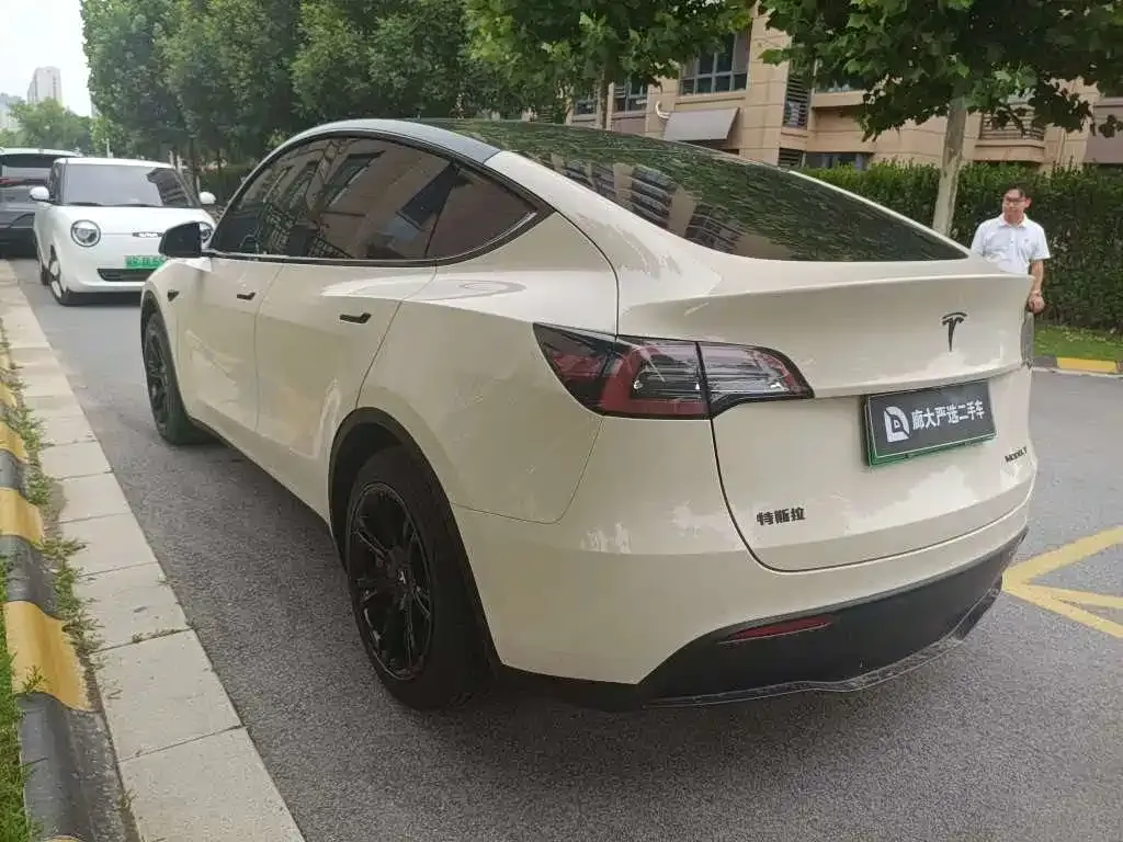 Tesla Model Y — фото 9
