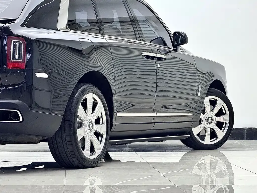 Rolls-Royce Cullinan — фото 10
