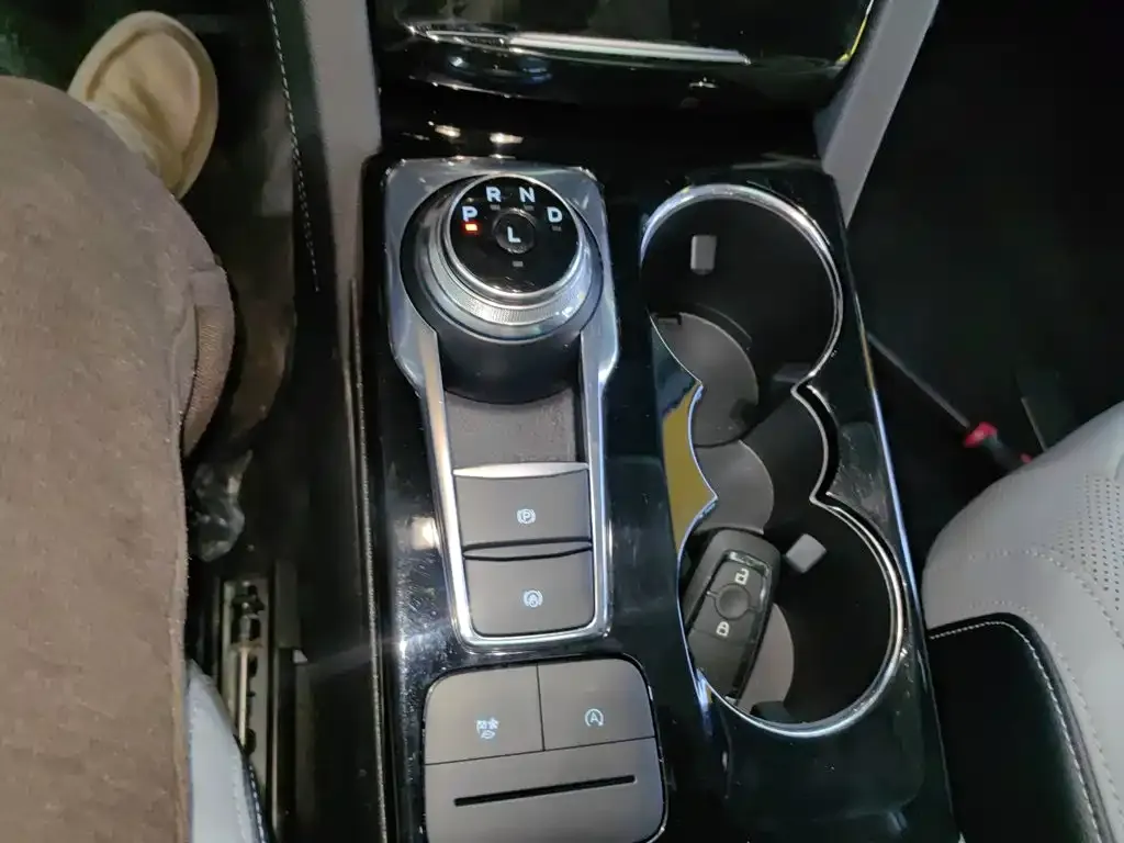 Ford Escape 2023 из CN, фото 9