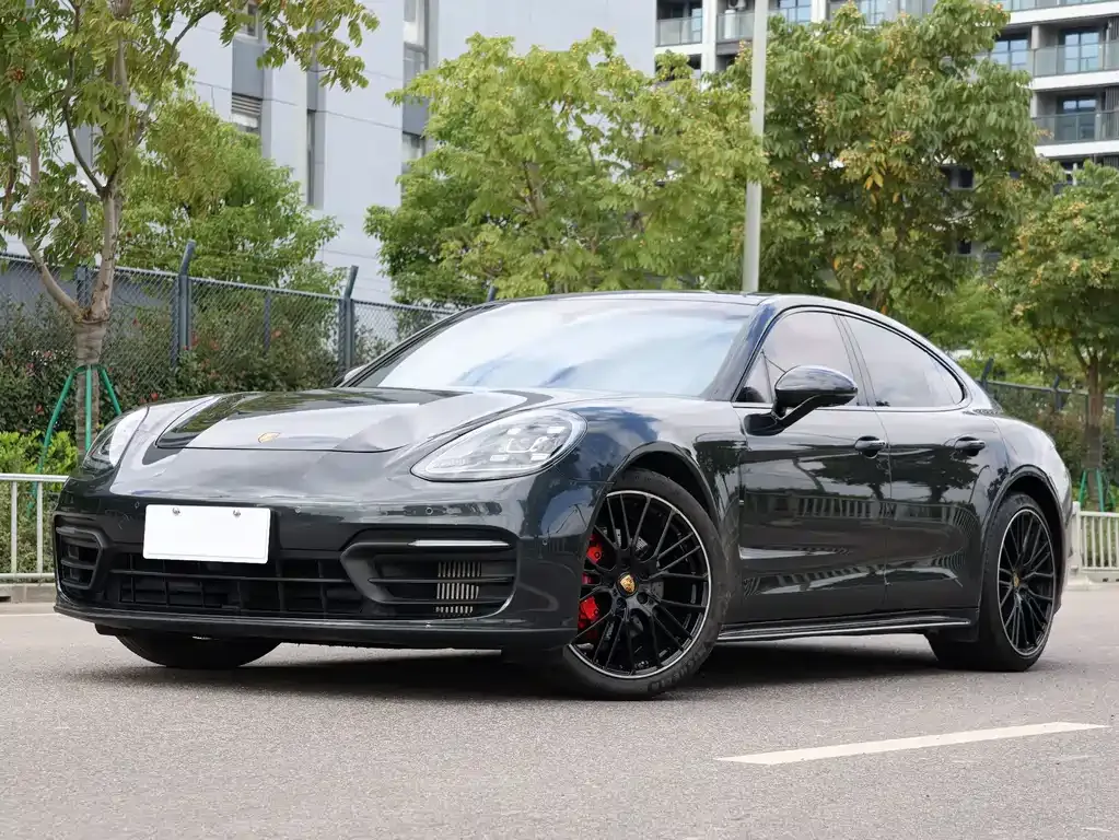 Porsche Panamera — фото 1