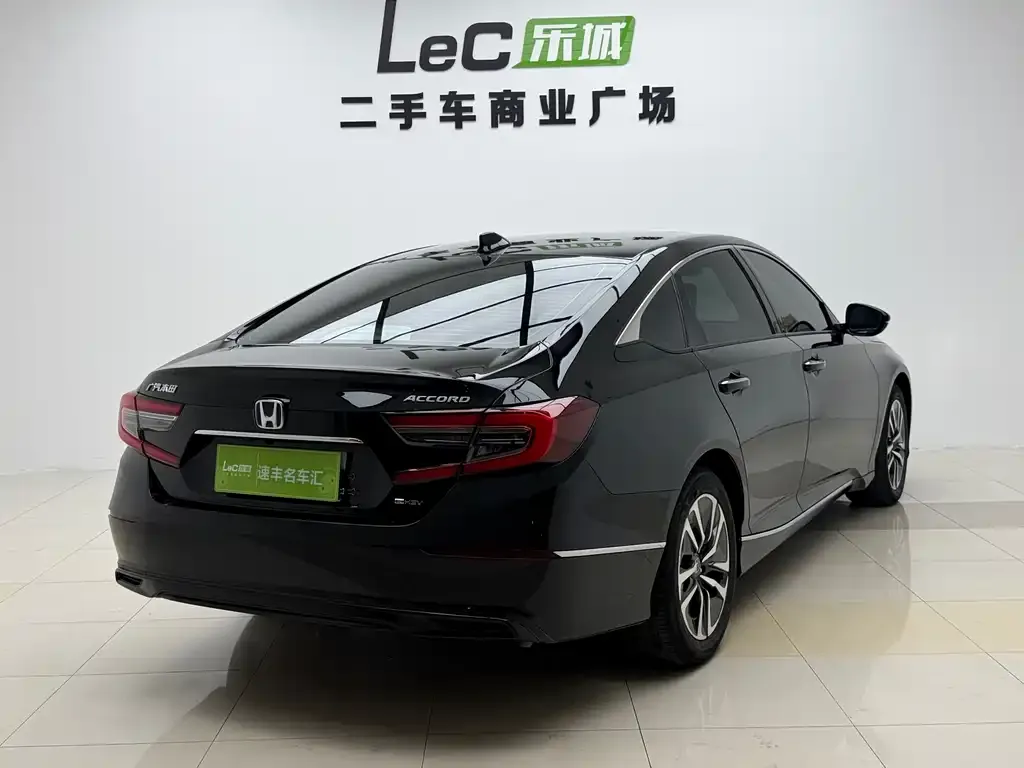 Honda Accord — фото 8