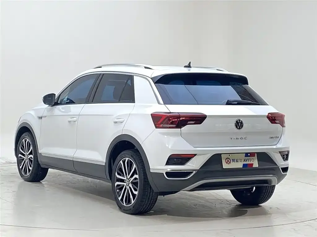 Volkswagen T-Roc — фото 8