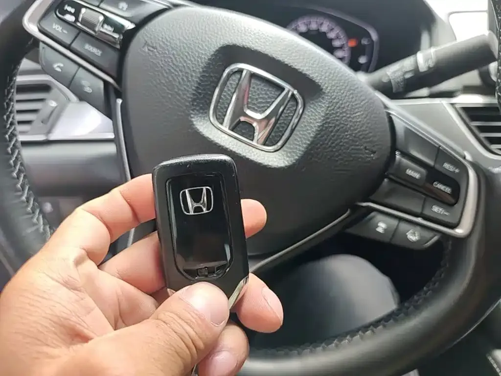 Honda Accord — фото 7
