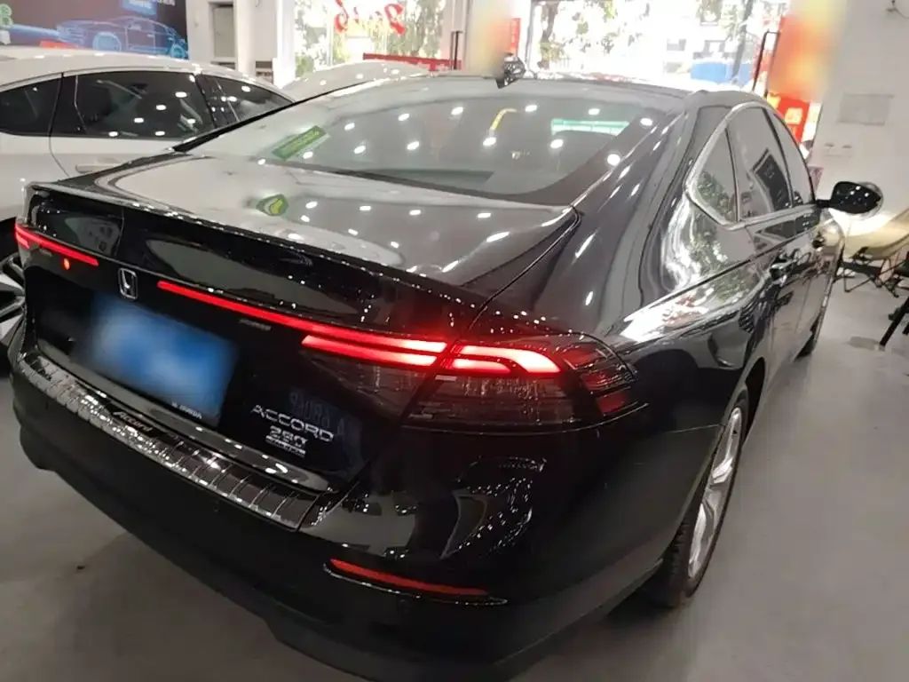 Honda Accord — фото 10