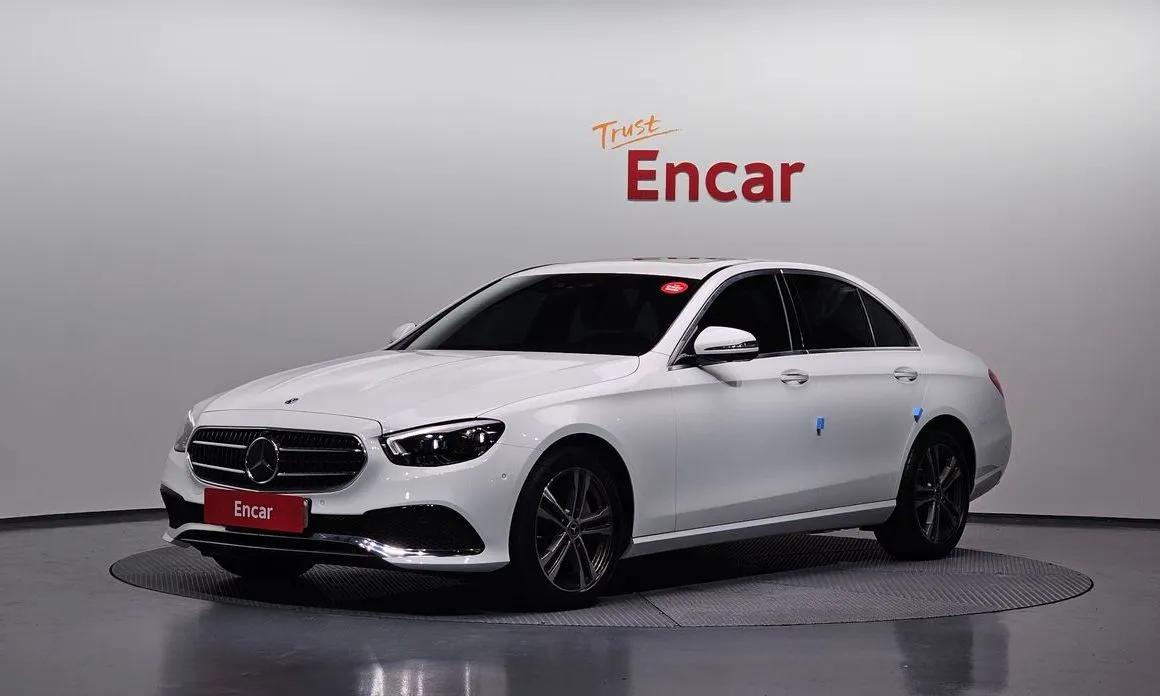 Mercedes-Benz E-Class — фото 1