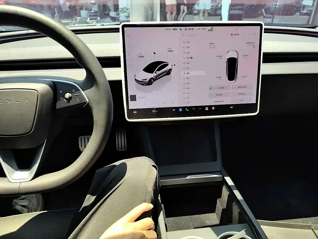 Tesla Model 3 — фото 7