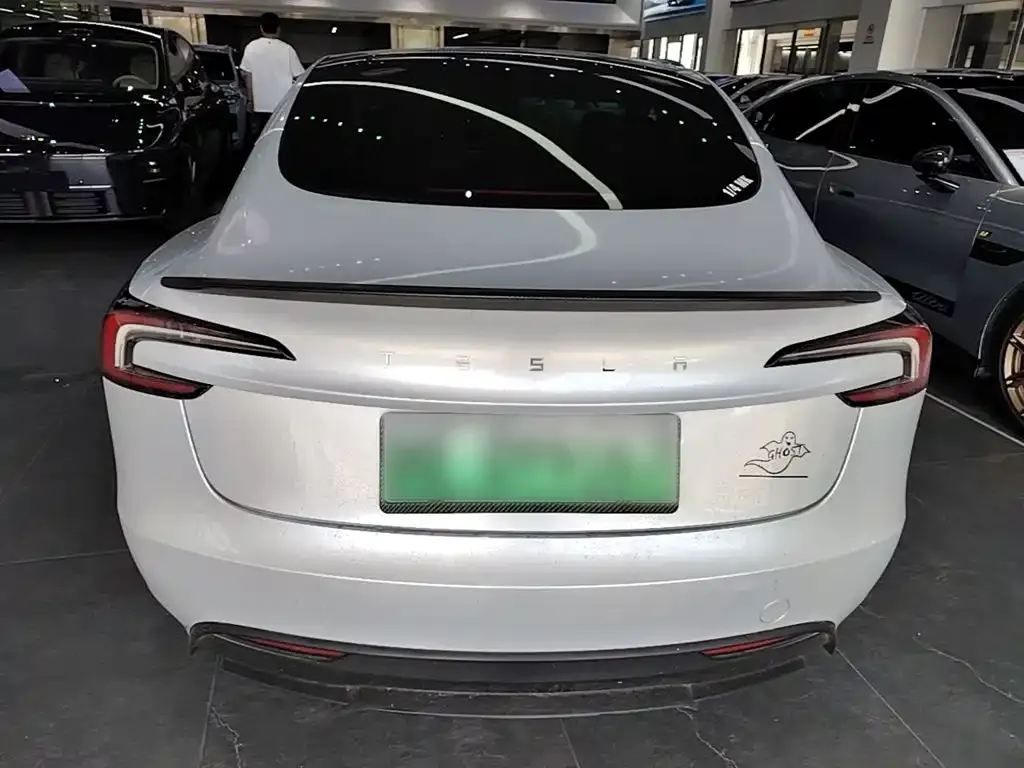 Tesla Model 3 — фото 9