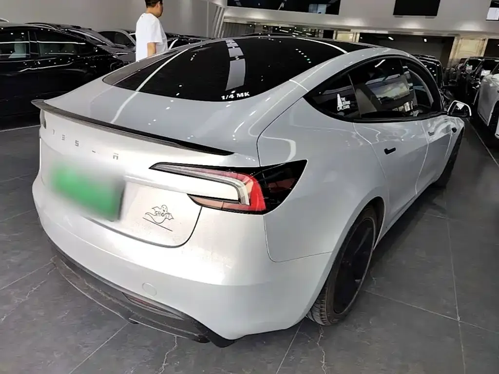 Tesla Model 3 — фото 4