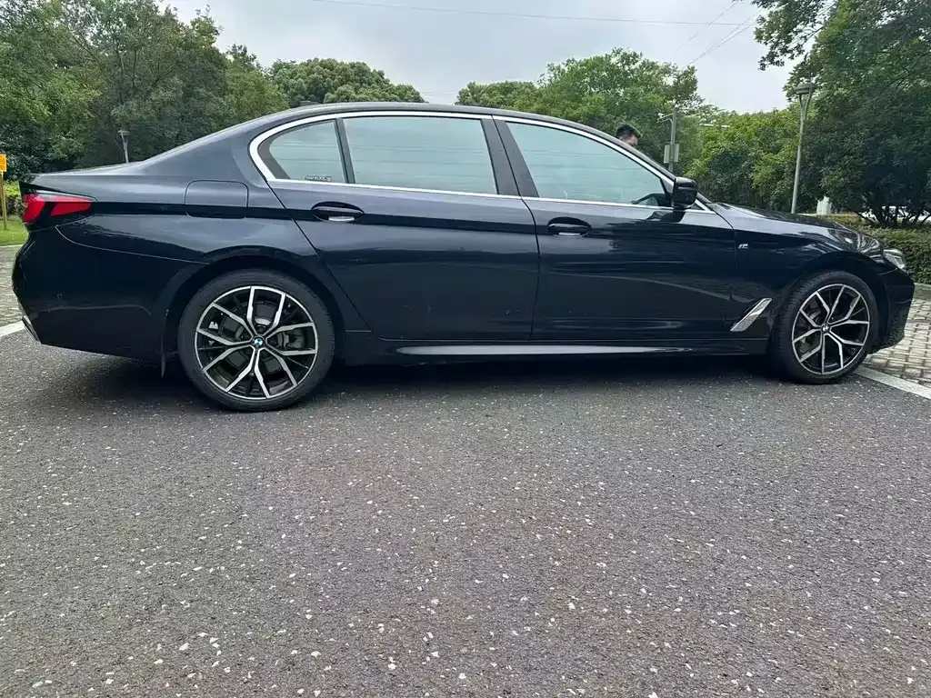 BMW 5 Series — фото 5