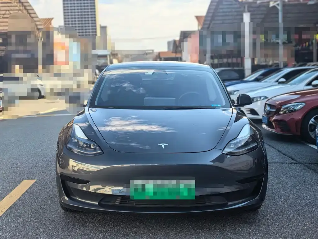 Tesla Model 3 — фото 1
