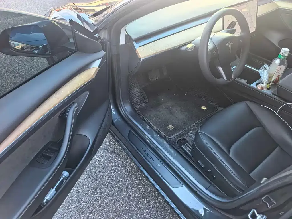Tesla Model 3 — фото 9