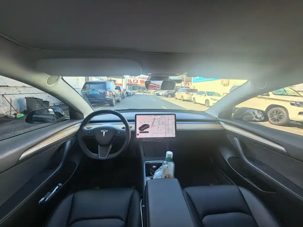 Tesla Model 3 — фото 3