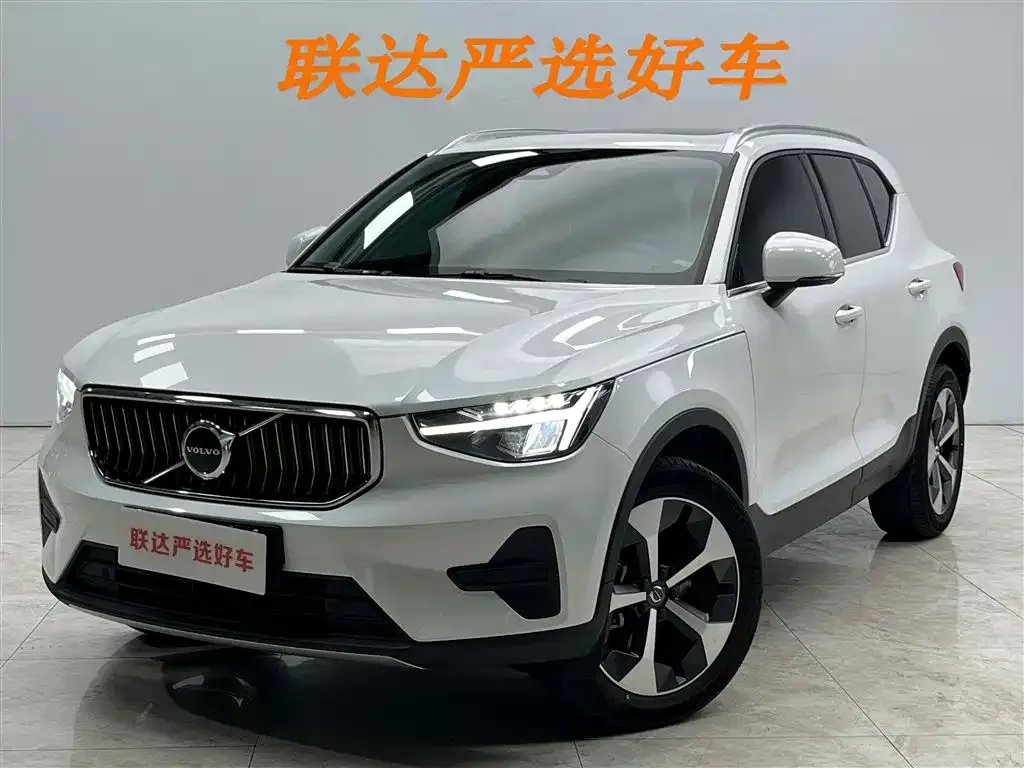 Volvo XC40 — фото 1