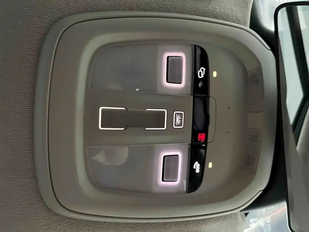 Volvo XC40 — фото 2
