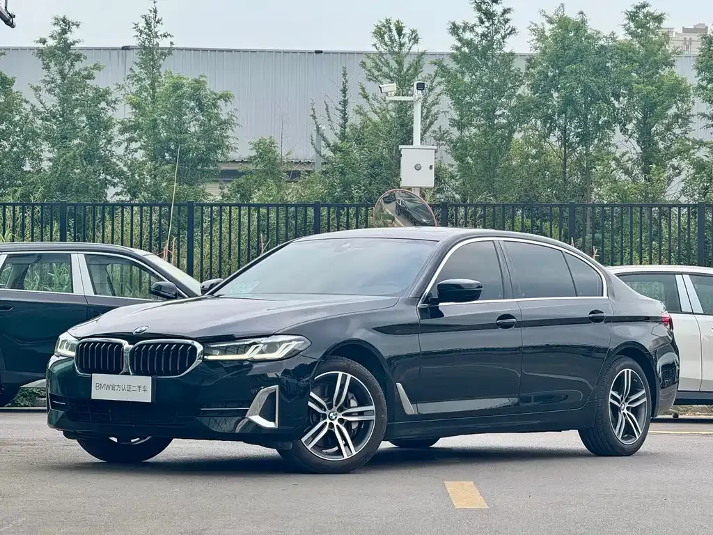 BMW 5 Series — фото 1