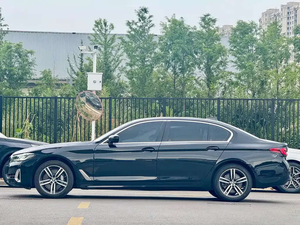 BMW 5 Series — фото 10