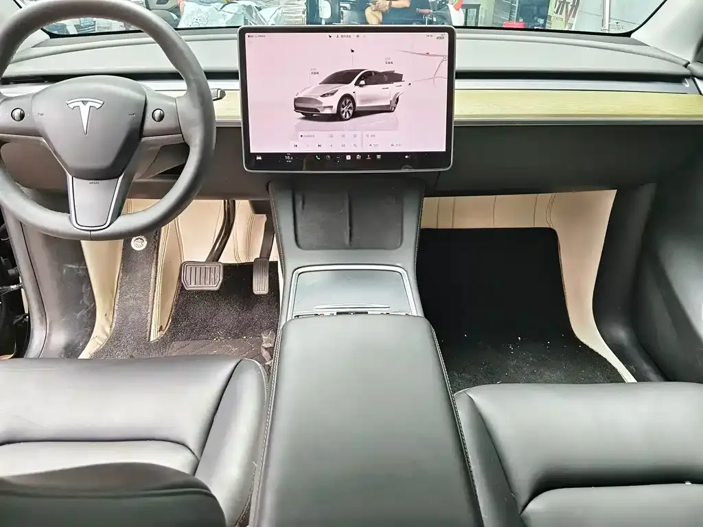 Tesla Model Y — фото 6